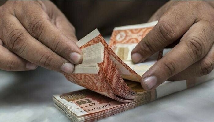 Another record low: Rupee crosses 190 as currency&rsquo;s ride into oblivion continues