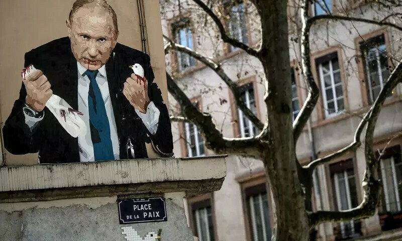 Russians fleeing Putin face lukewarm welcome in France