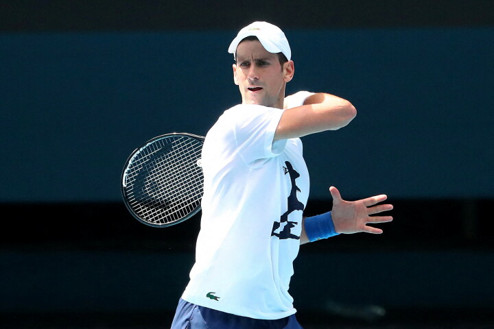Djokovic into Rome semis, extends stay as world number one