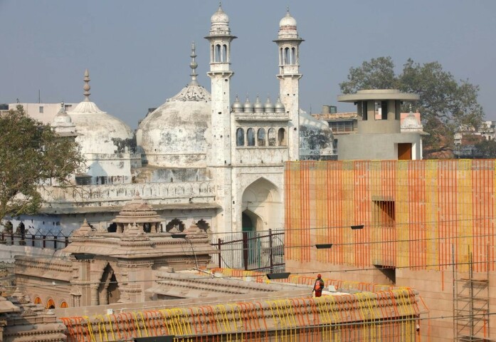 Indian court limits Muslim gatherings at mosque after Hindu idols found