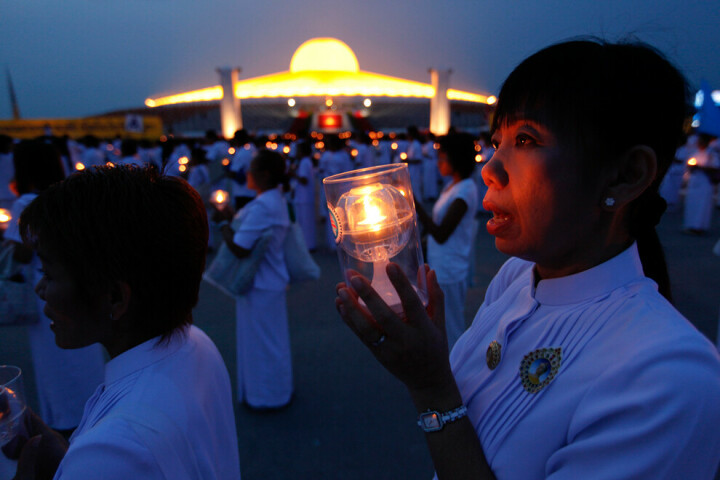 Indonesians celebrate Vesak at world&rsquo;s largest Buddhist temple