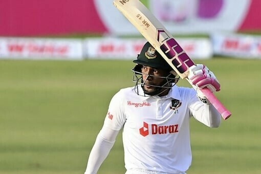 Mushfiqur ton guides Bangladesh to lead over Sri Lanka