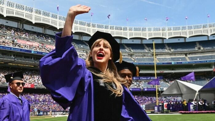 It&rsquo;s gonna be all right, Taylor Swift tells NYU graduates at commencement