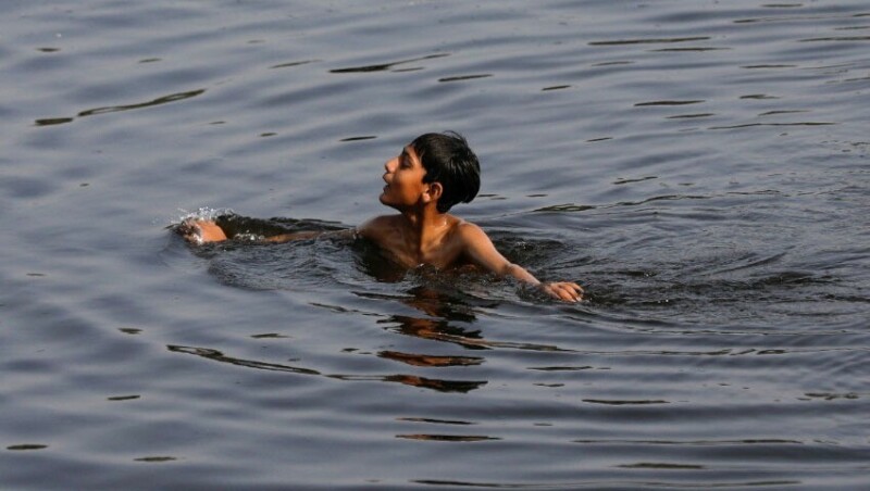 Load shedding continues to haunt people in Punjab, Sindh