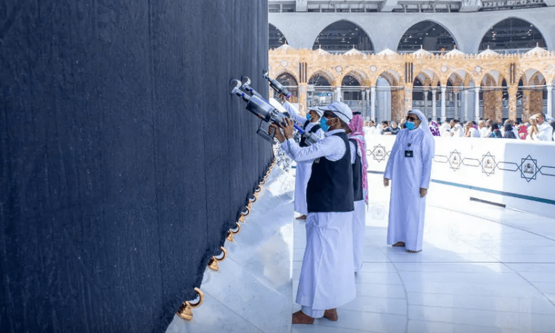 Saudi Arabia launches smart machine to clean &lsquo;Ghilaf-e-Ka&rsquo;bah&rsquo;&rsquo;