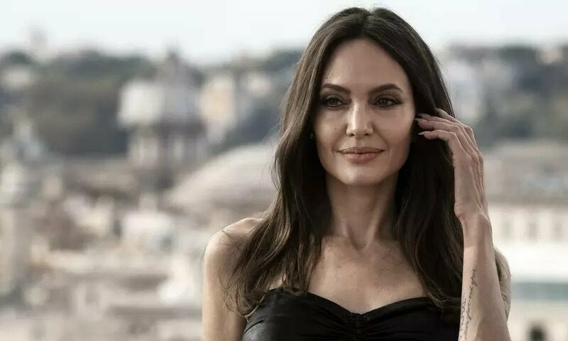 Angelina Jolie makes surprise Ukraine trip
