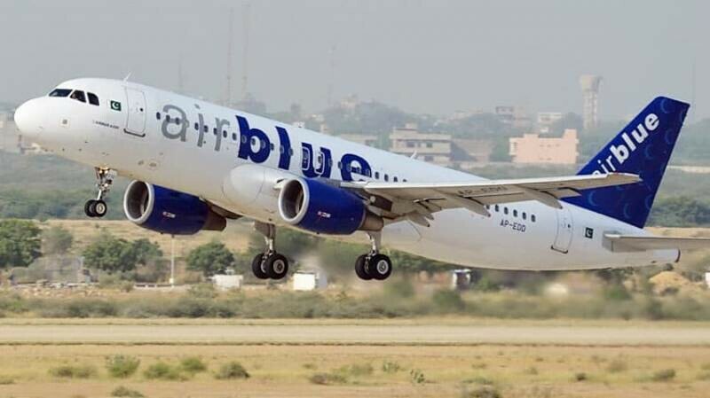 VIDEO: Panic on-board as flight from Karachi to Peshawar escapes disaster