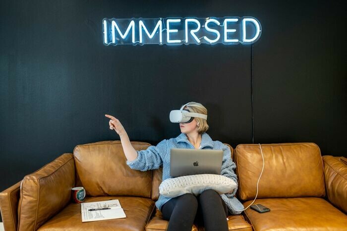 Meta&rsquo;s Quest VR gear to let people &lsquo;hang out&rsquo; in fake worlds