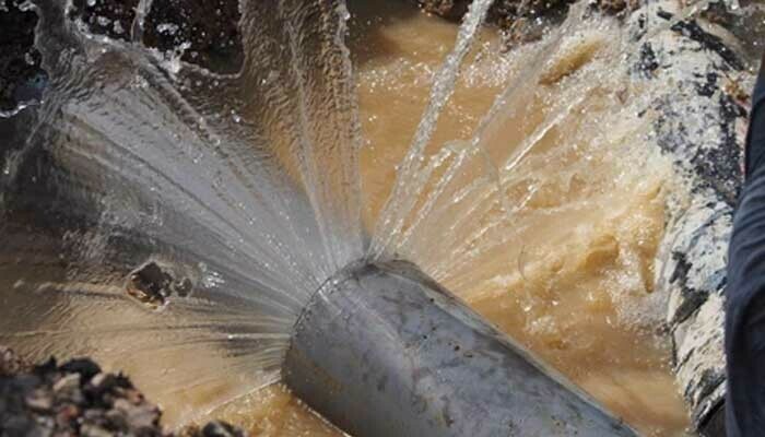 Water supply to Karachi suspended as pipeline bursts