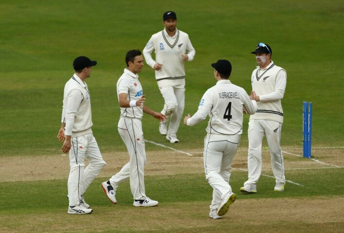 New Zealand lead by 41 at lunch on fourth day