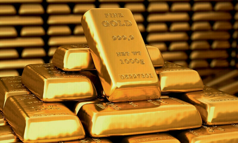 Gold prices drop after rallying toward record high in local market