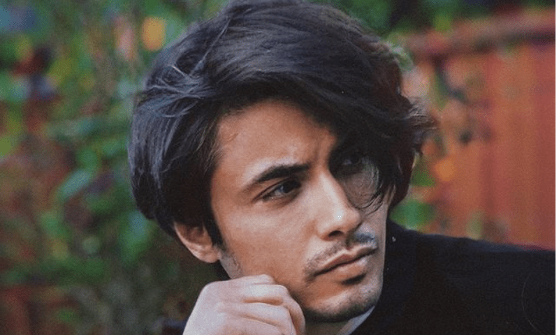 Ali Zafar nearly bares all on a friend&rsquo;s dare