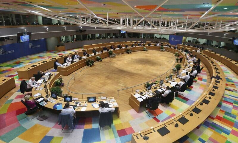 EU to grant Ukraine candidate status in &lsquo;message of solidarity&rsquo;