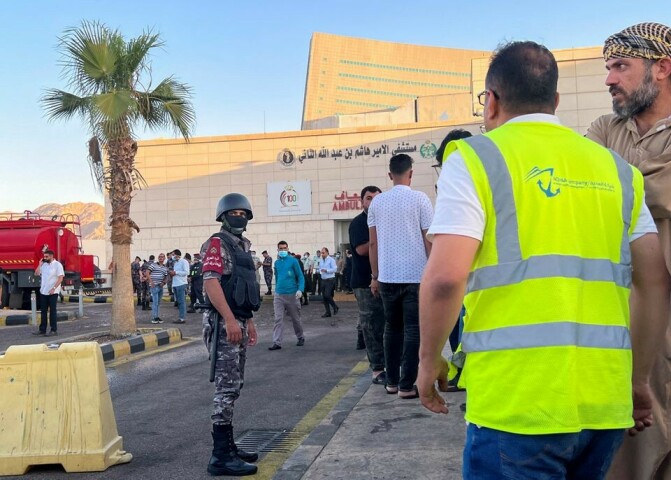 Chlorine gas leak kills at least 10, injures 251 at Jordan port