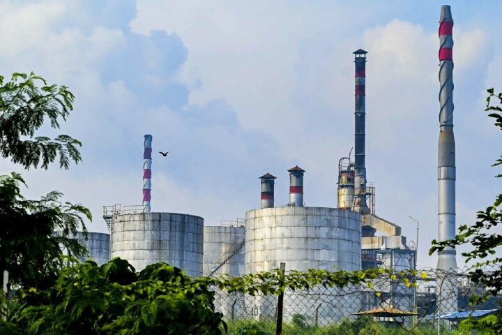 Bankrupt Sri Lanka opens oil market to foreign firms