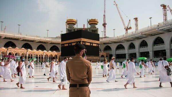 Saudi authorities warn of huge penalty for performing Hajj without permit