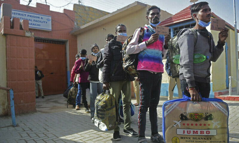 Pakistan, India share list of prisoners