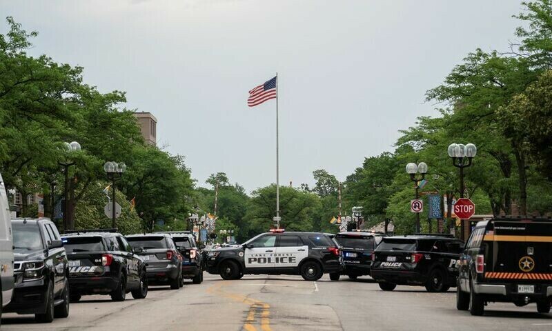 Fourth of July shooter on rooftop kills 6 in Chicago&rsquo;s Highland Park suburb