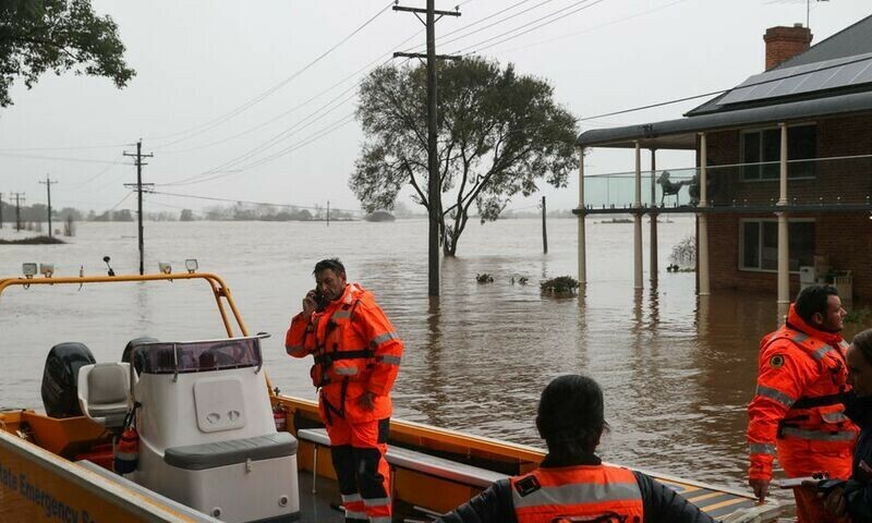 Australia floods worsen as thousands more flee Sydney homes