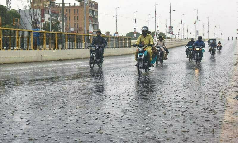 Heavy rains lash parts of Karachi, more expected
