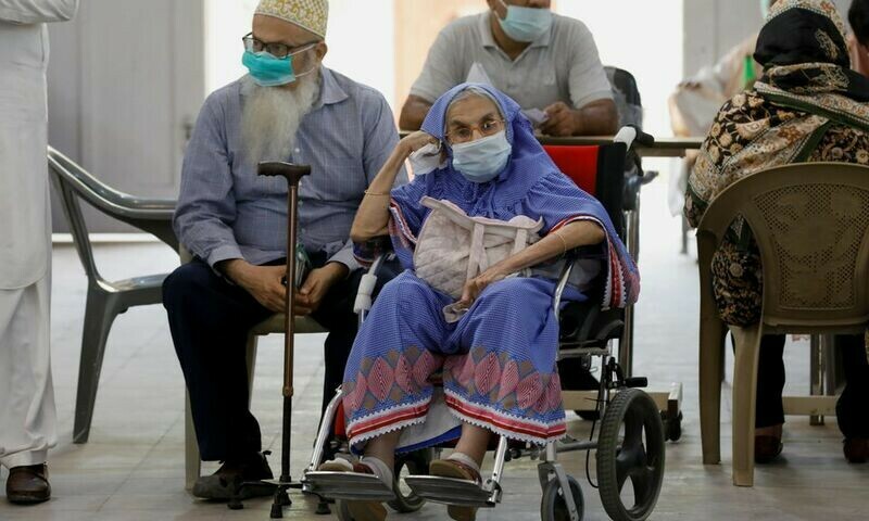 Pakistan&rsquo;s daily Covid cases stay above 800