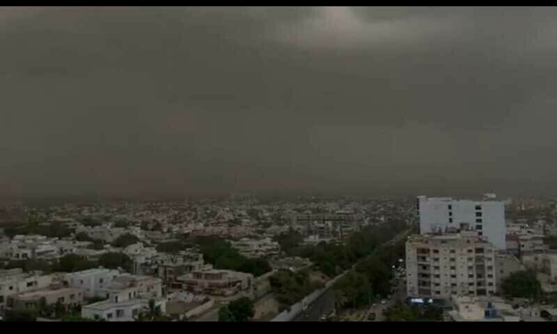 Rain lashes parts of Karachi as Met Office predicts heavy downpour