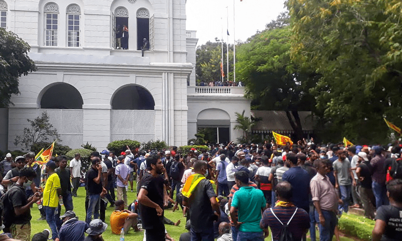 Sri Lanka protesters storm president&rsquo;s house after clashing with police