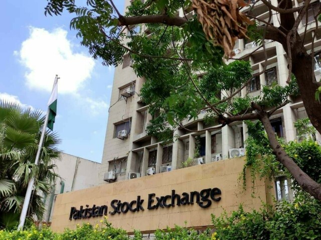 KSE-100 plunges over 700 points over powerful Punjab uncertainty