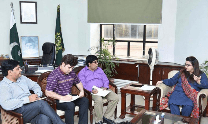 Govt to soon provide 100,000 students laptops