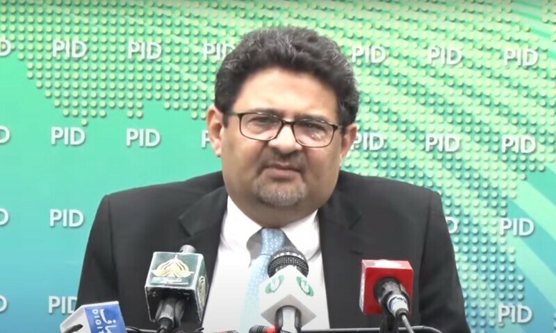Political uncertainty led to rupee&rsquo;s fall against dollar: Miftah