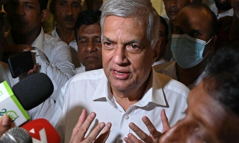 New Sri Lanka president sworn in, eyeing unity government
