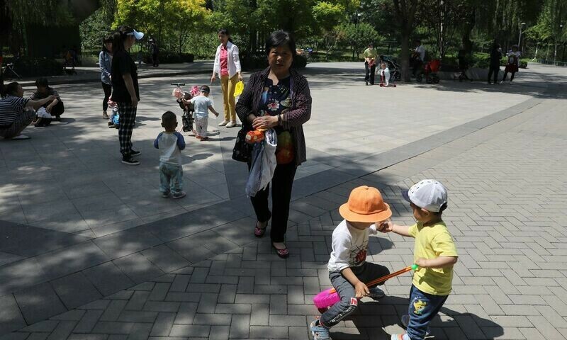 China&rsquo;s population expected to start shrinking before 2025
