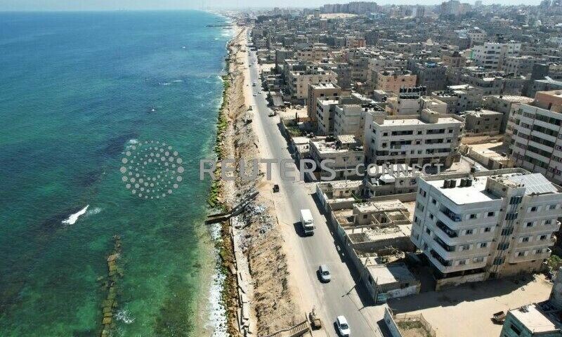 Palestinians strive to stop Gaza shore erosion with concrete and rubble