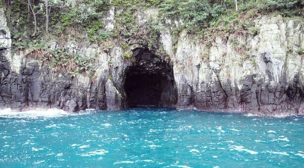 کوکوس جزیرے پر موجود ایک غار