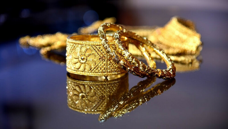 Gold records sharp decline as rupee strengthens