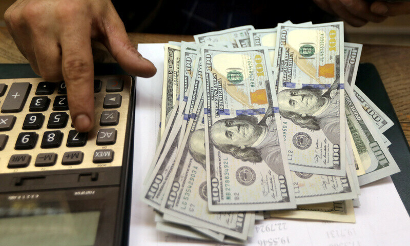 Rupee&rsquo;s winning streak continues, gold loses ground