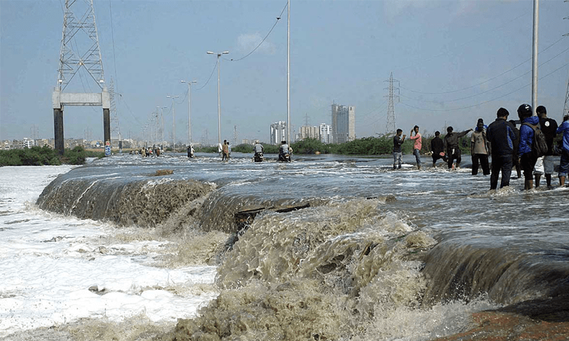 Child&rsquo;s body retrieved after flood in Malir river sweeps away six of a family