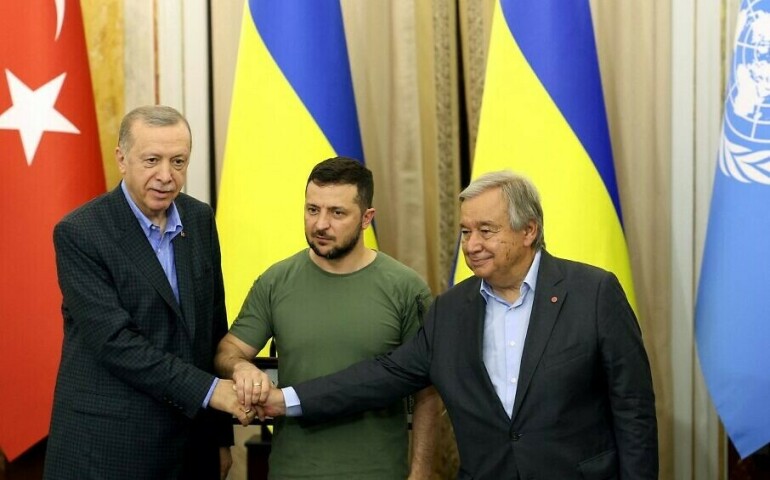 Erdogan throws Turkey&rsquo;s support behind Ukraine