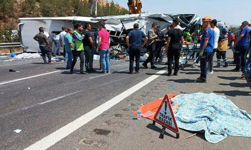 32 people killed in Turkey in separate crashes at accident sites