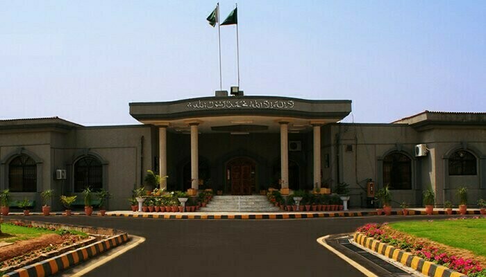Justice Minallah gives earful to CDA for &lsquo;serving others instead of public&rsquo;