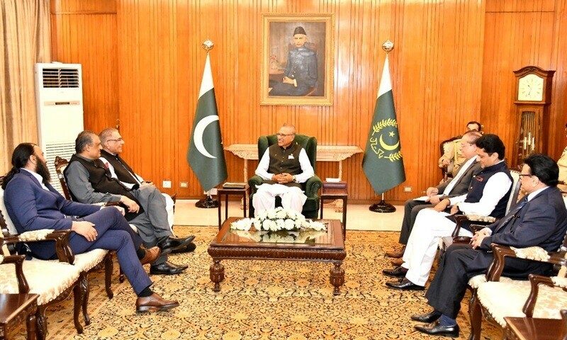 Alvi calls for pausing politics, focusing on flood-relief efforts