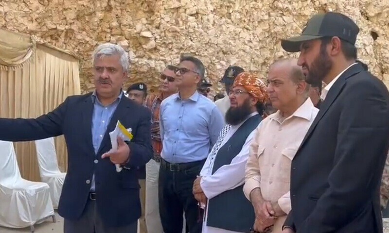 &lsquo;Pat on back&rsquo;: PM Shehbaz announces Rs5m for labourers in Balochistan