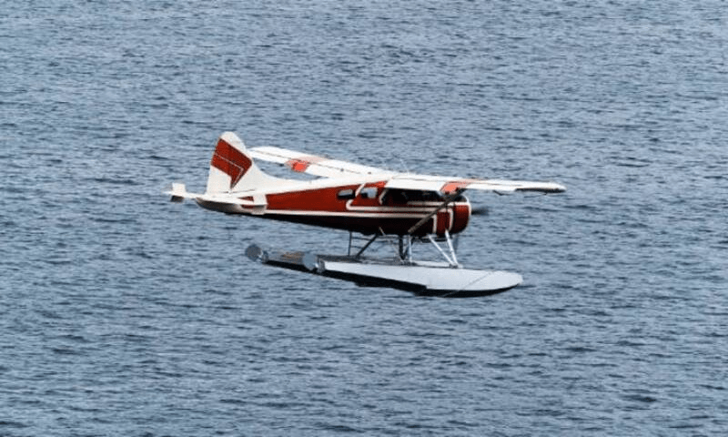 One dead, nine missing after plane crash in Washington state