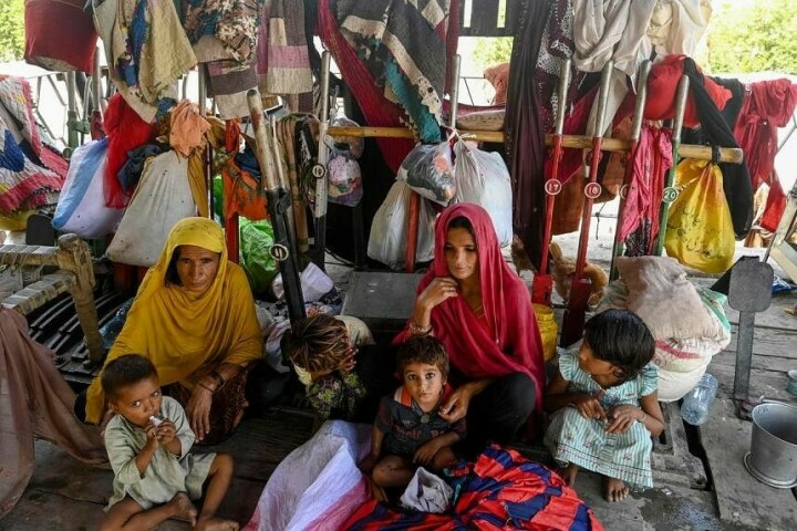 Shame, misery as Pakistan floods leave many without toilets