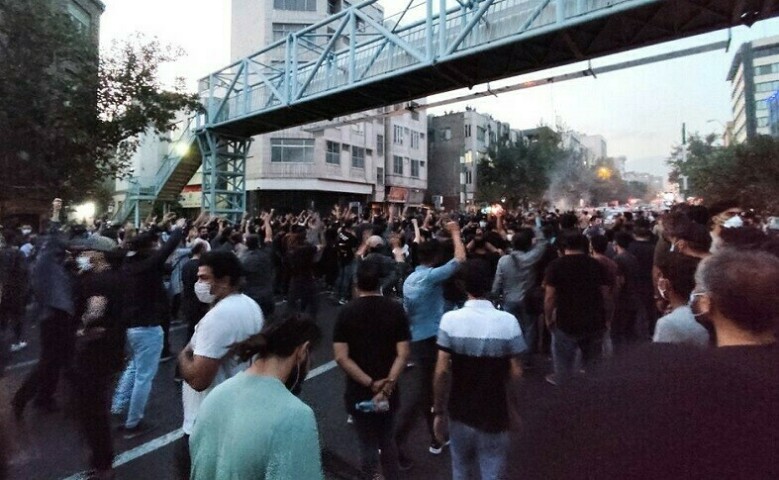 Iranian protesters set fire to police station as unrest over woman&rsquo;s death spreads