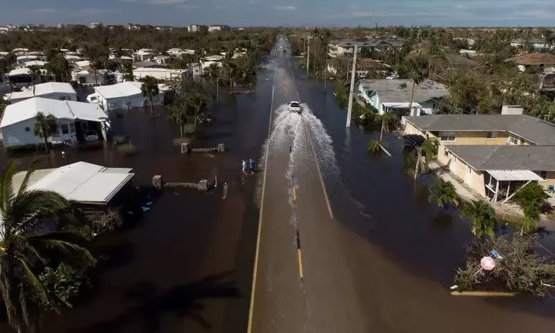 Hurricane Ian veers toward Carolinas after pummeling Florida