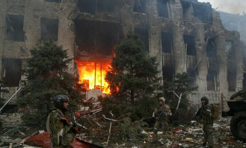 Civilians killed in Ukraine convoy attack as Putin to proclaim rule over seized land