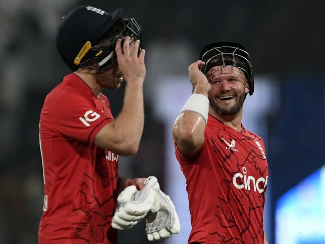 Swashbuckling Salt spices up England&rsquo;s series-levelling T20I win