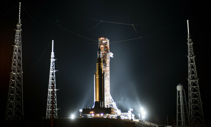Visual from the rollback of the Artemis I to the Vehicle Assembly Building at Kennedy Space Center to ride out Hurricane Ian. Image via @nasahqphoto