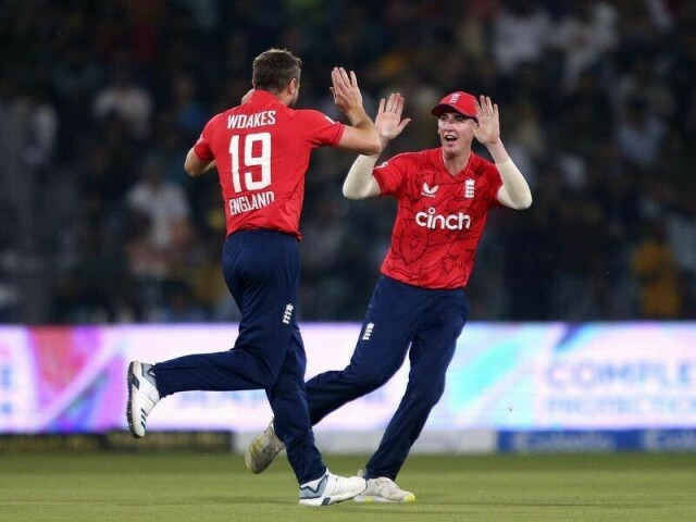 England beat Pakistan to take T20I series 4-3